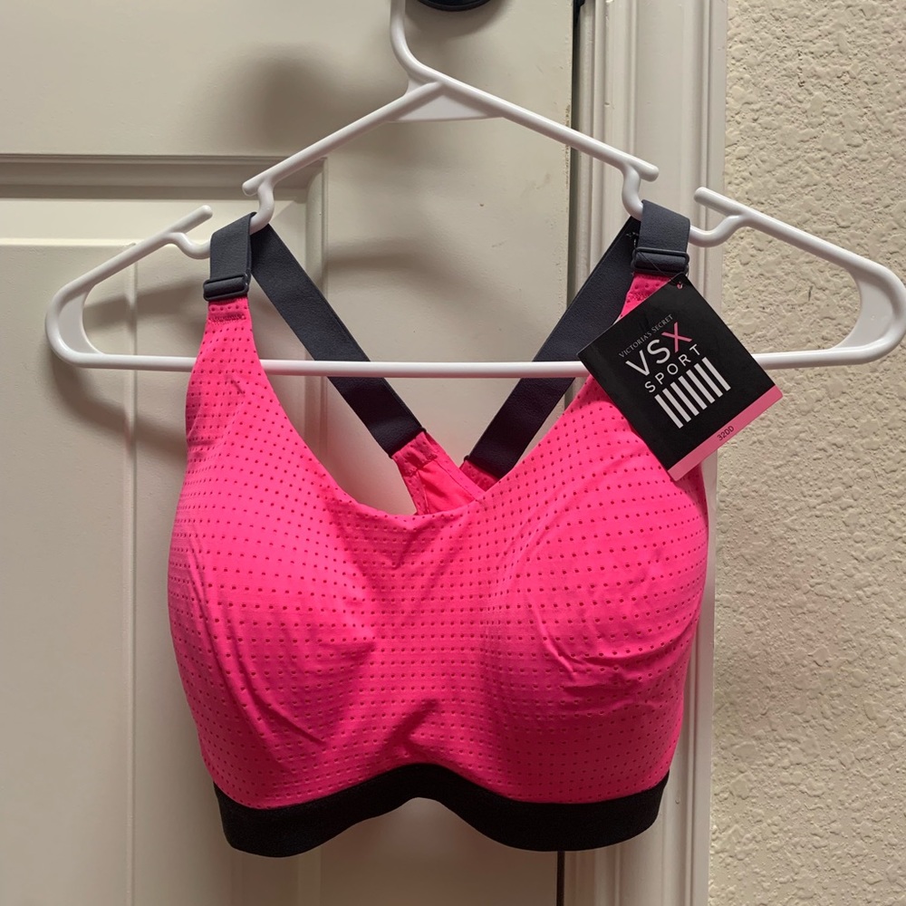 BNWT Victoria’s Secret lightweight sports bra